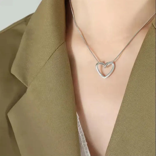 Twisted Love Heart Necklace | 18K Gold-Plated Minimalist Jewelry